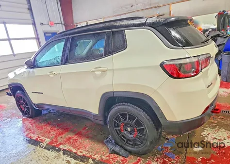 2019 Jeep Compass Trailhawk z USA, uszkodzony, nr VIN 3C4NJDDB7KT748059